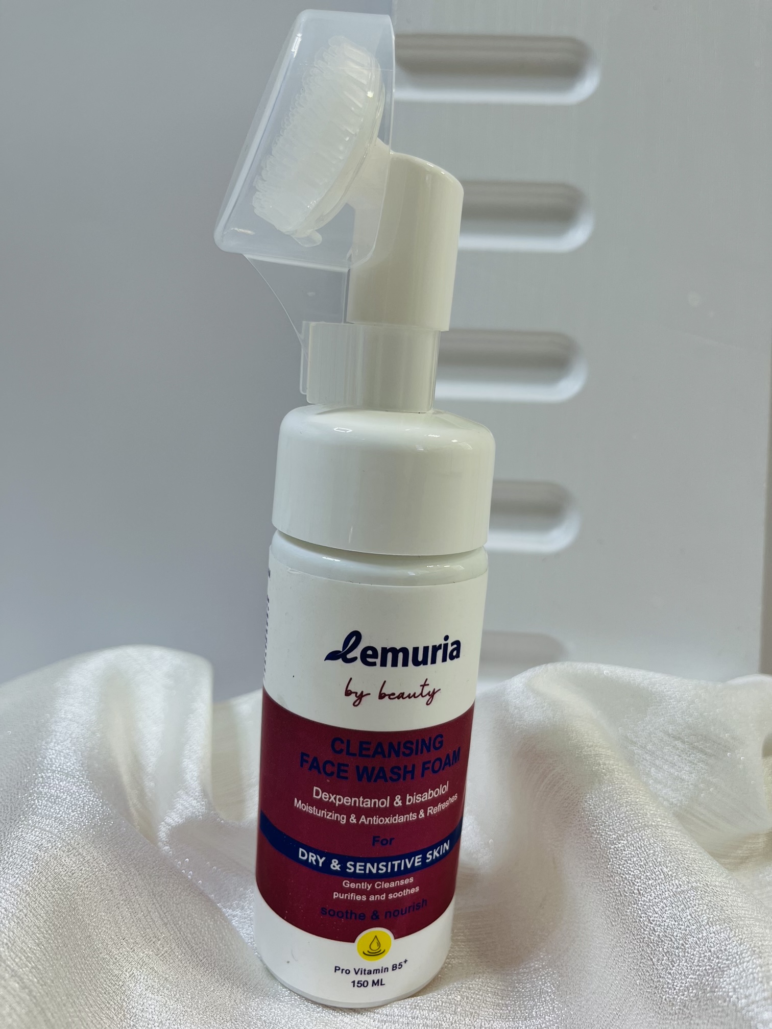 فوم شست و شو پوست معمولی و خشک لموریا