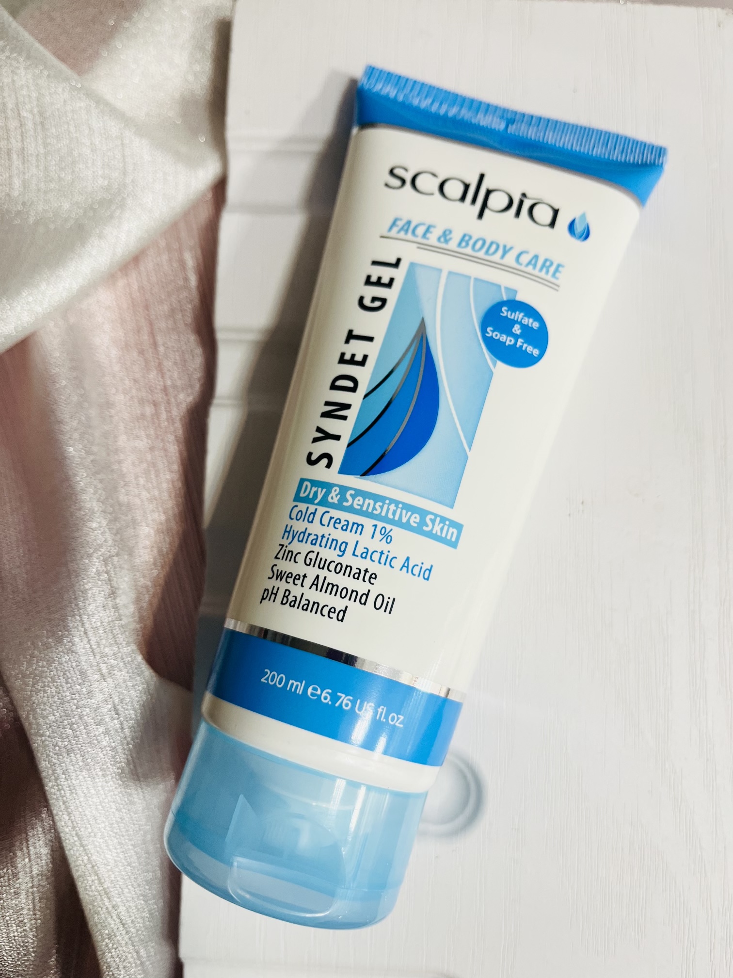 ژل شست و شو پوست خشک و حساس اسکالپیا