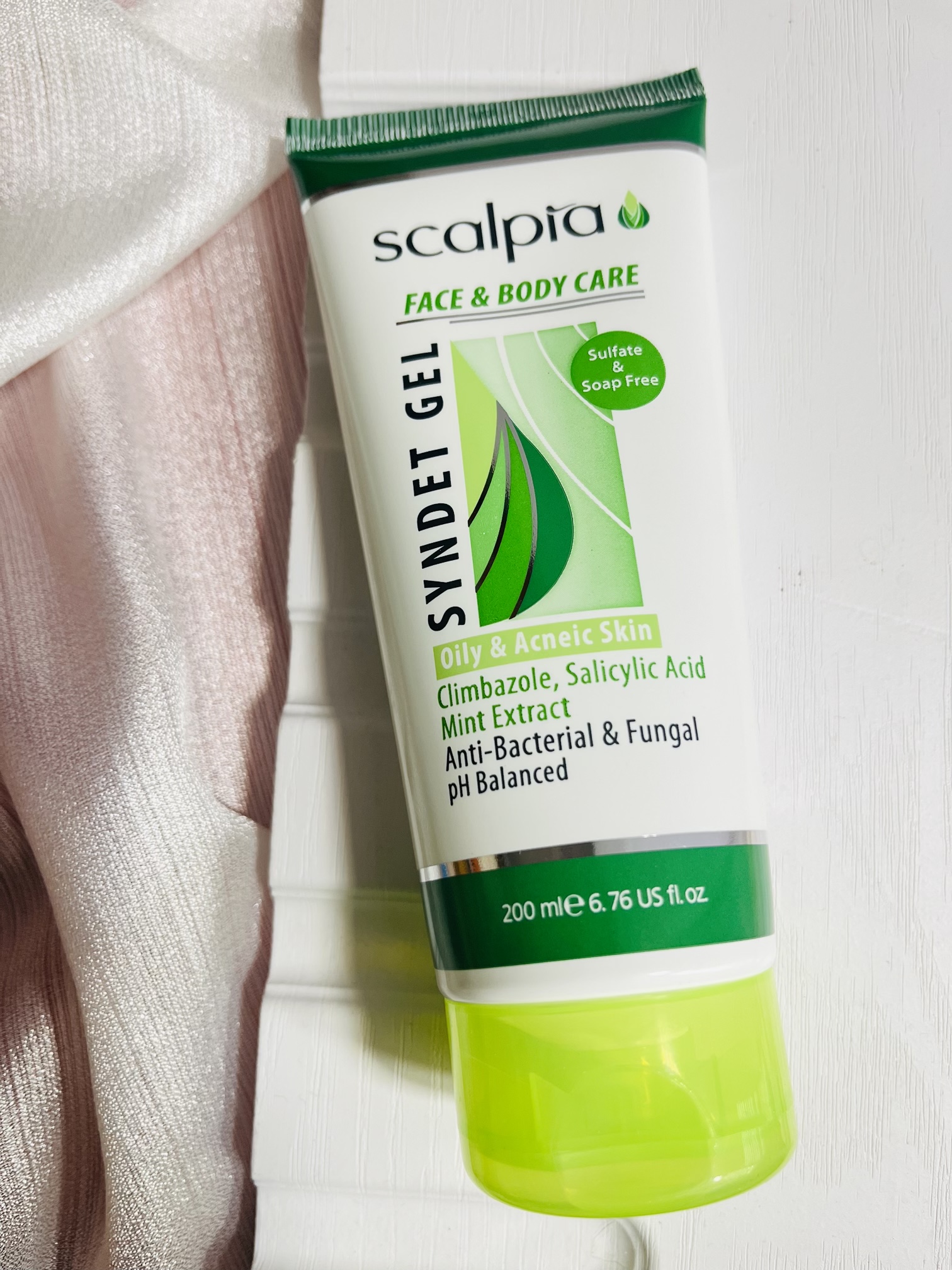 ژل شست و شوی پوست چرب و جوش دار اسکالپیا