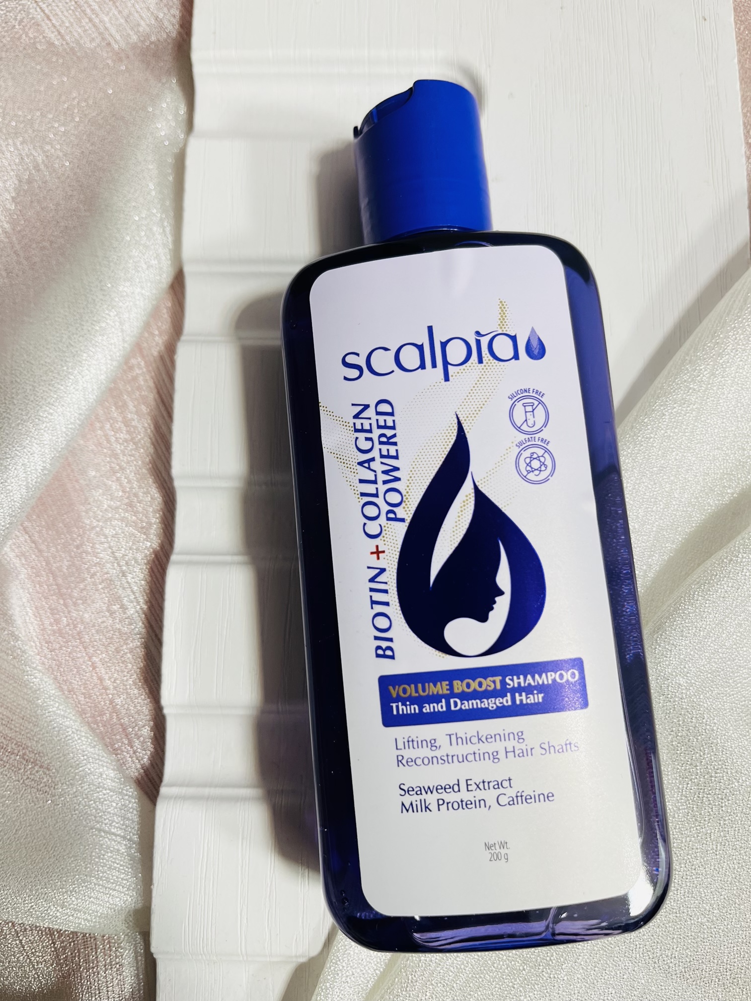 شامپو حجم دهنده مو حاوی بیوتین و کلاژن