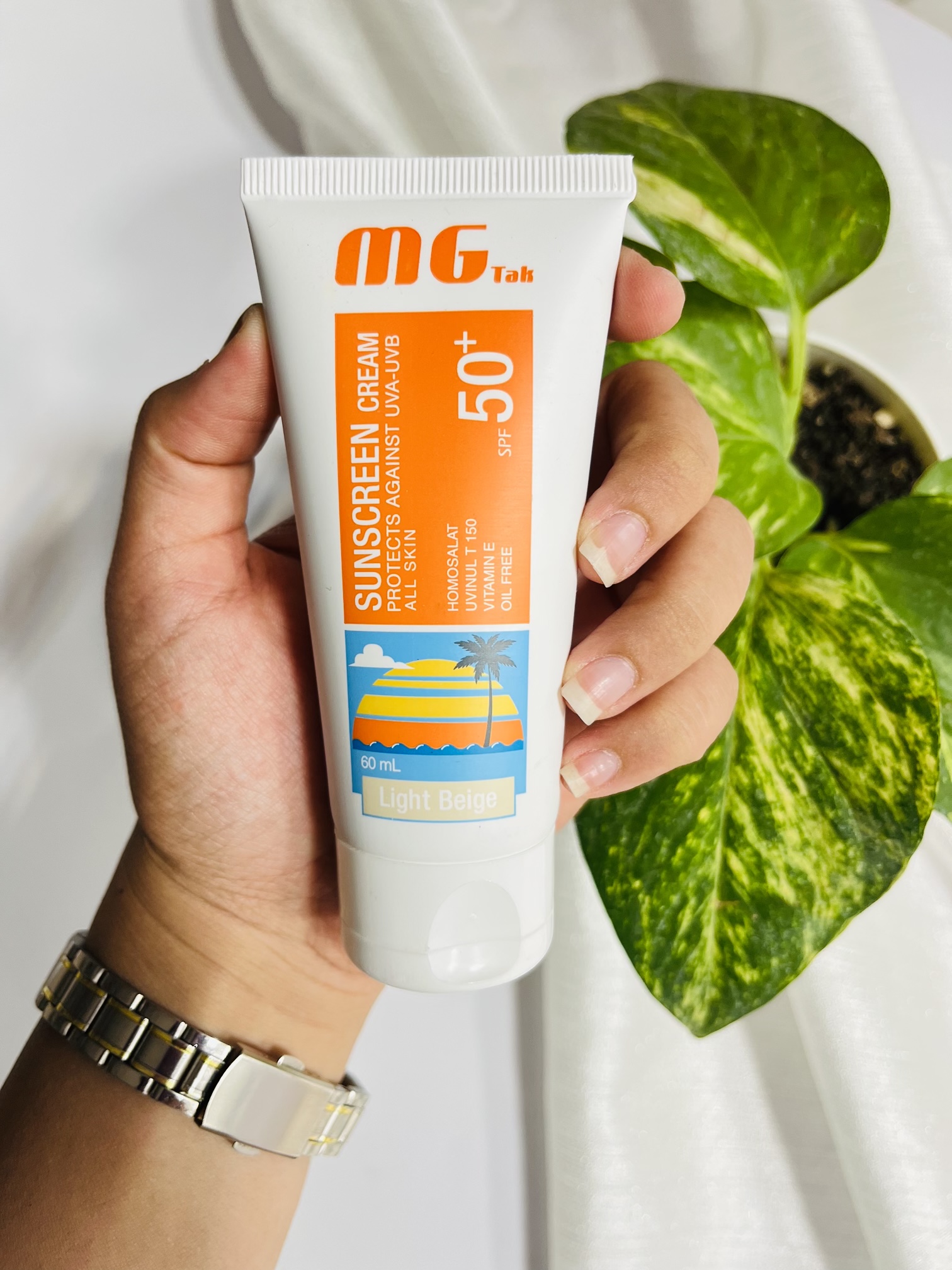 ضد آفتاب رنگی برند ام جی