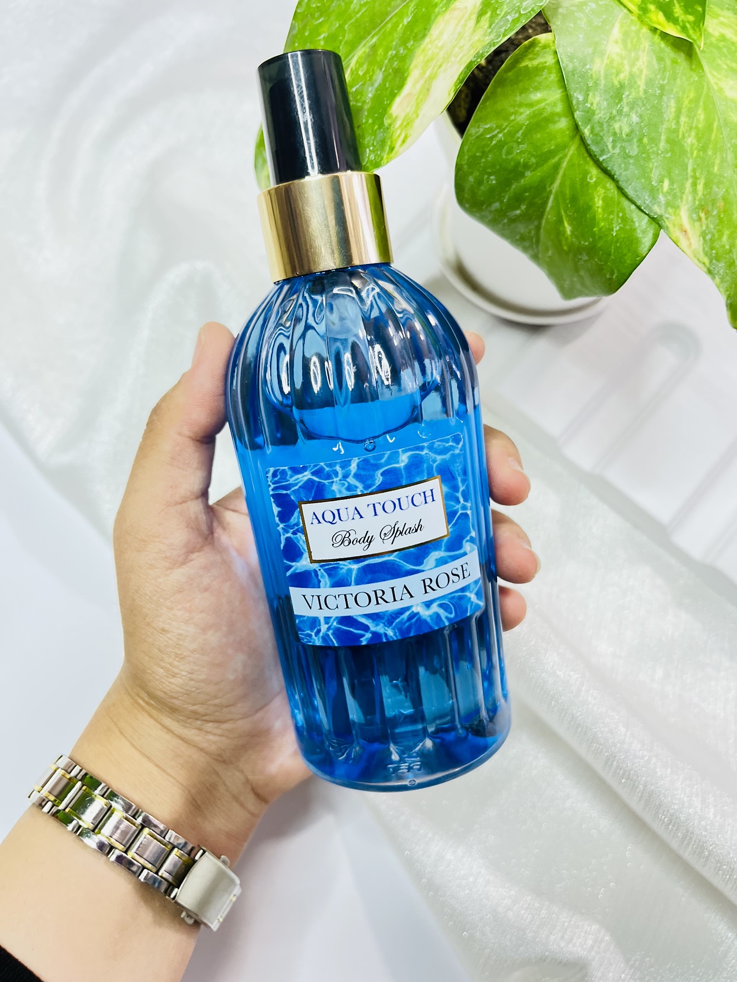 بادی اسپلش رایحه آکوا تاچ برند ویکتوریا رز