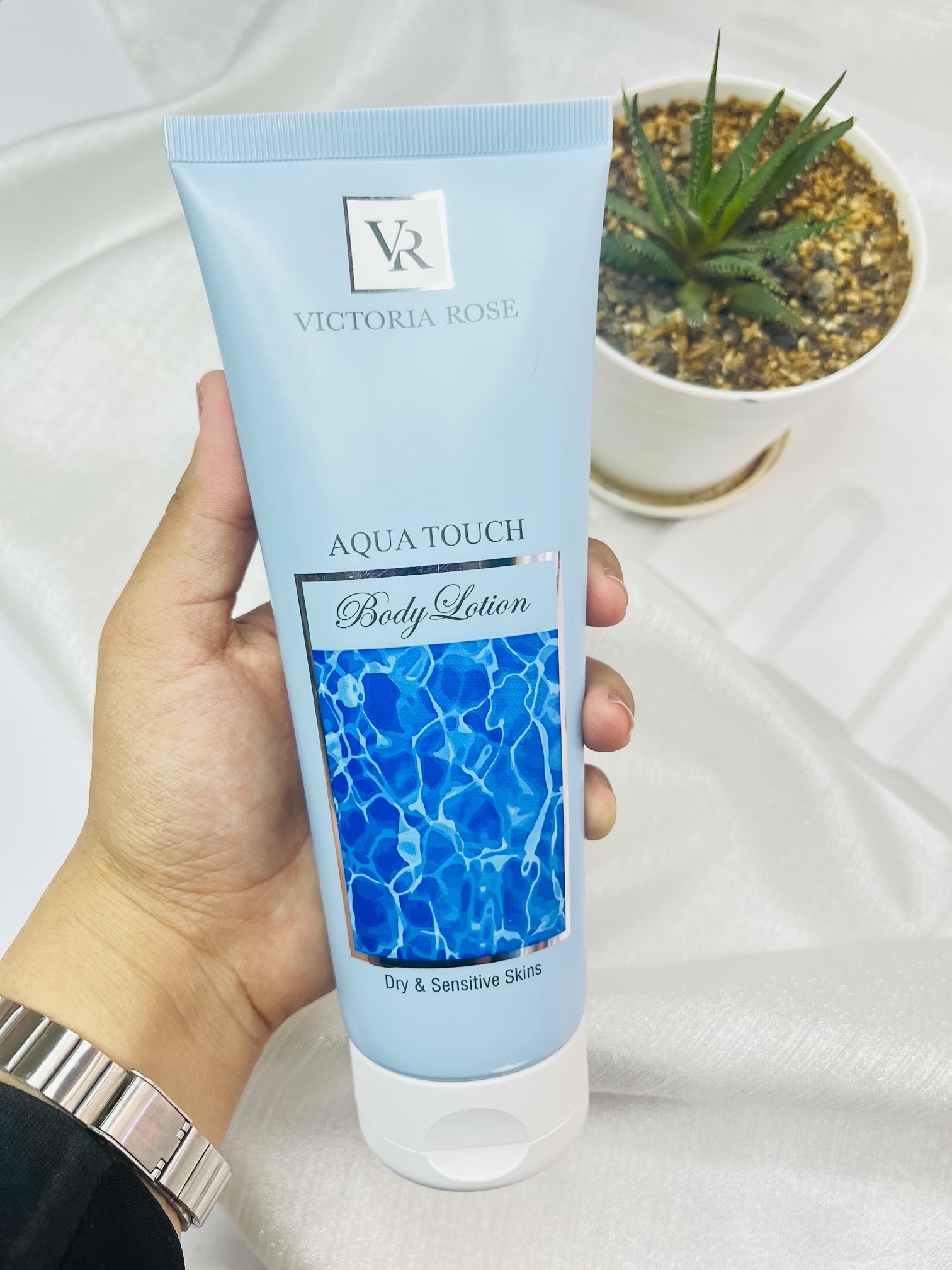 لوسیون بدن رایحه آکوا تاچ برند ویکتوریا رز