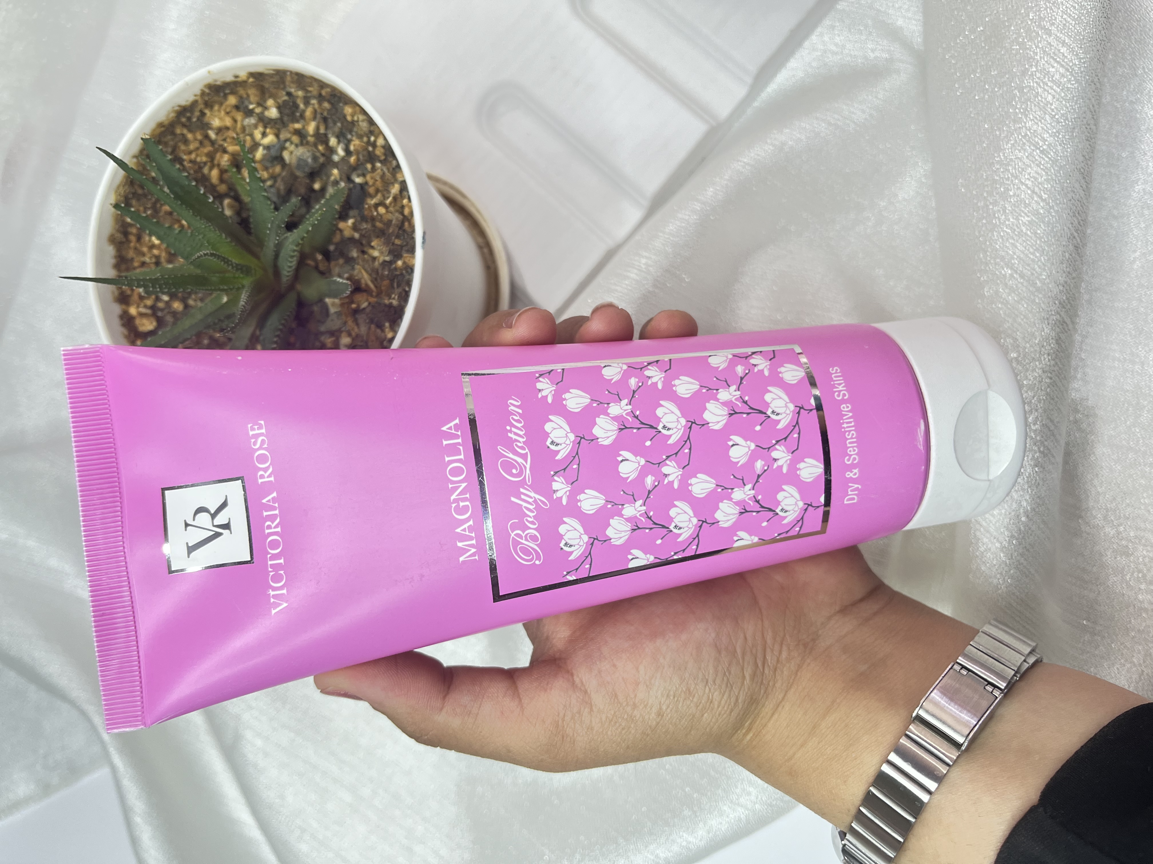 لوسیون بدن رایحه مگنولیا برند ویکتوریا رز