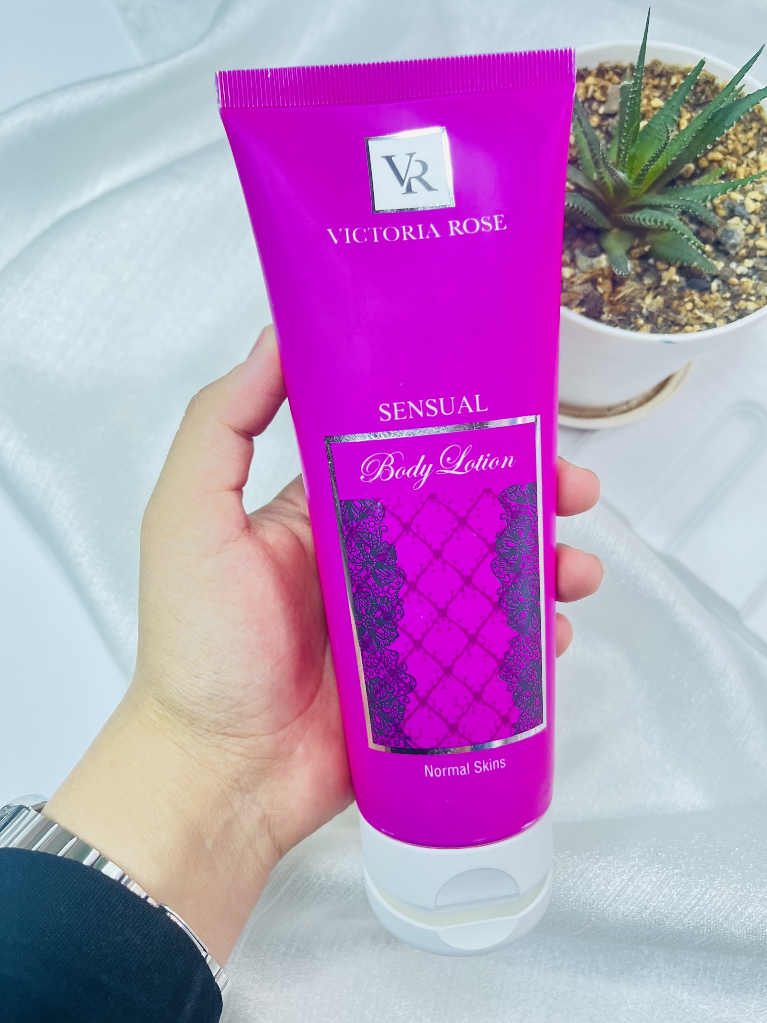 لوسیون بدن رایحه سنشوال برند ویکتوریا رز